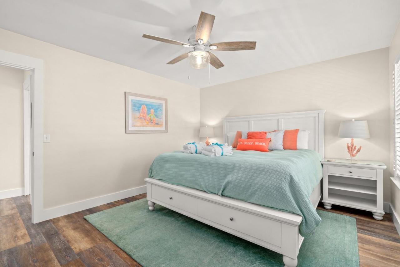 Holiday home 140 Feet To White Sandy Beaches! Newly Renovated! Pool! Grill! *