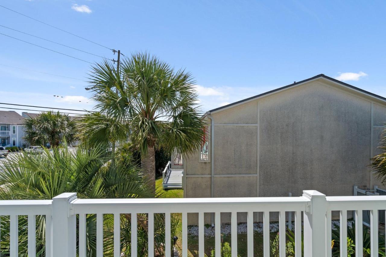 140 Feet To White Sandy Beaches! Newly Renovated! Pool! Grill! Holiday home Panama City Beach