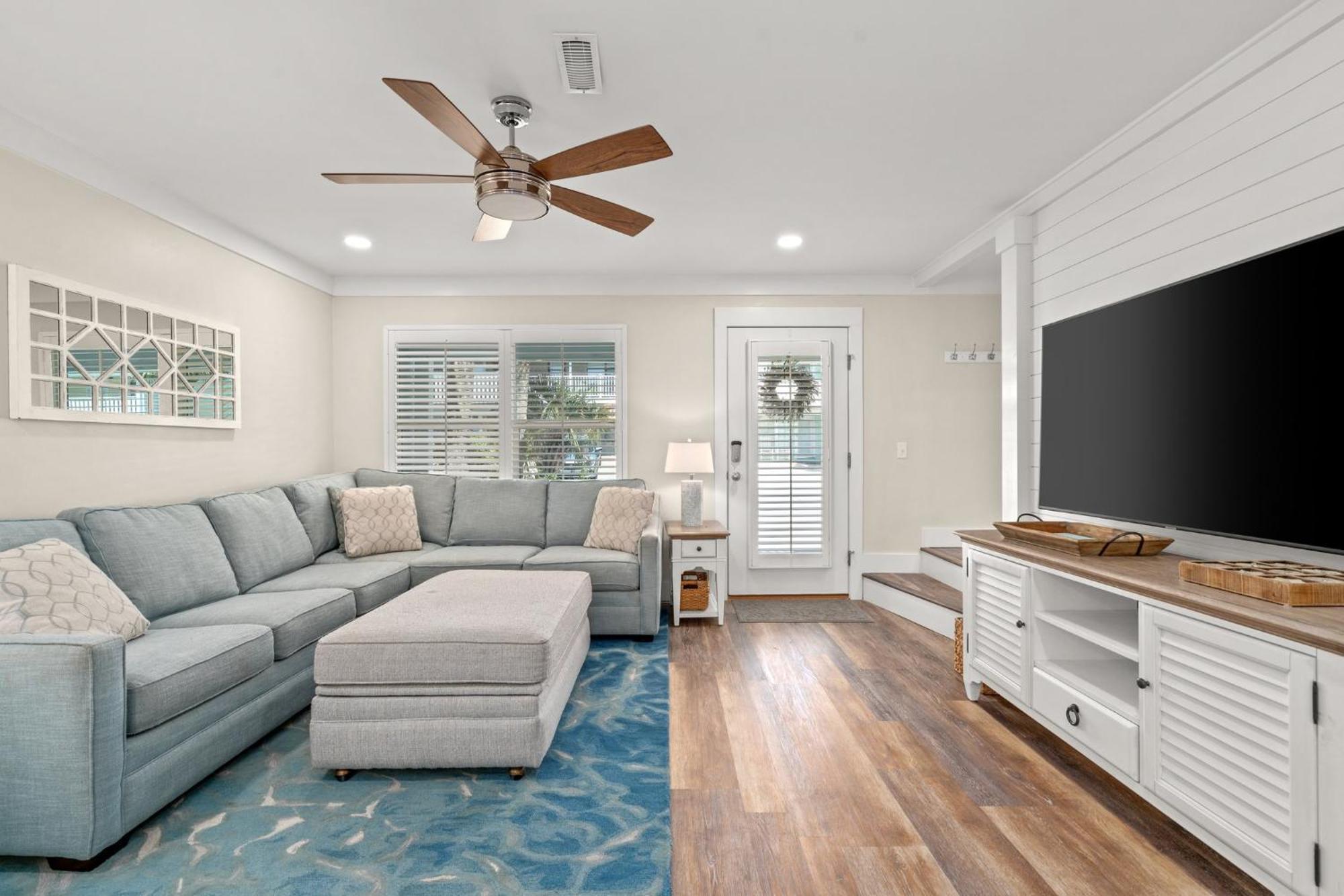 Holiday home 140 Feet To White Sandy Beaches! Newly Renovated! Pool! Grill!