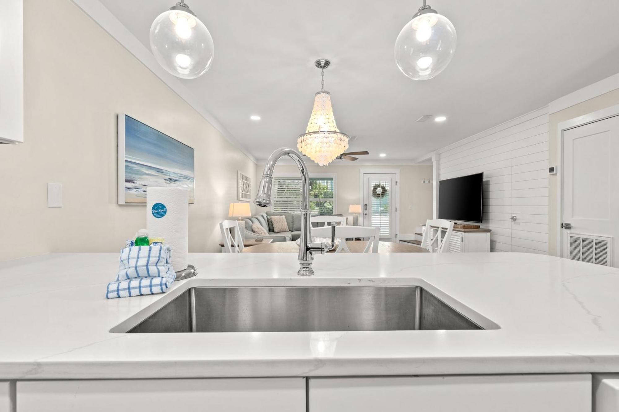 Holiday home 140 Feet To White Sandy Beaches! Newly Renovated! Pool! Grill!