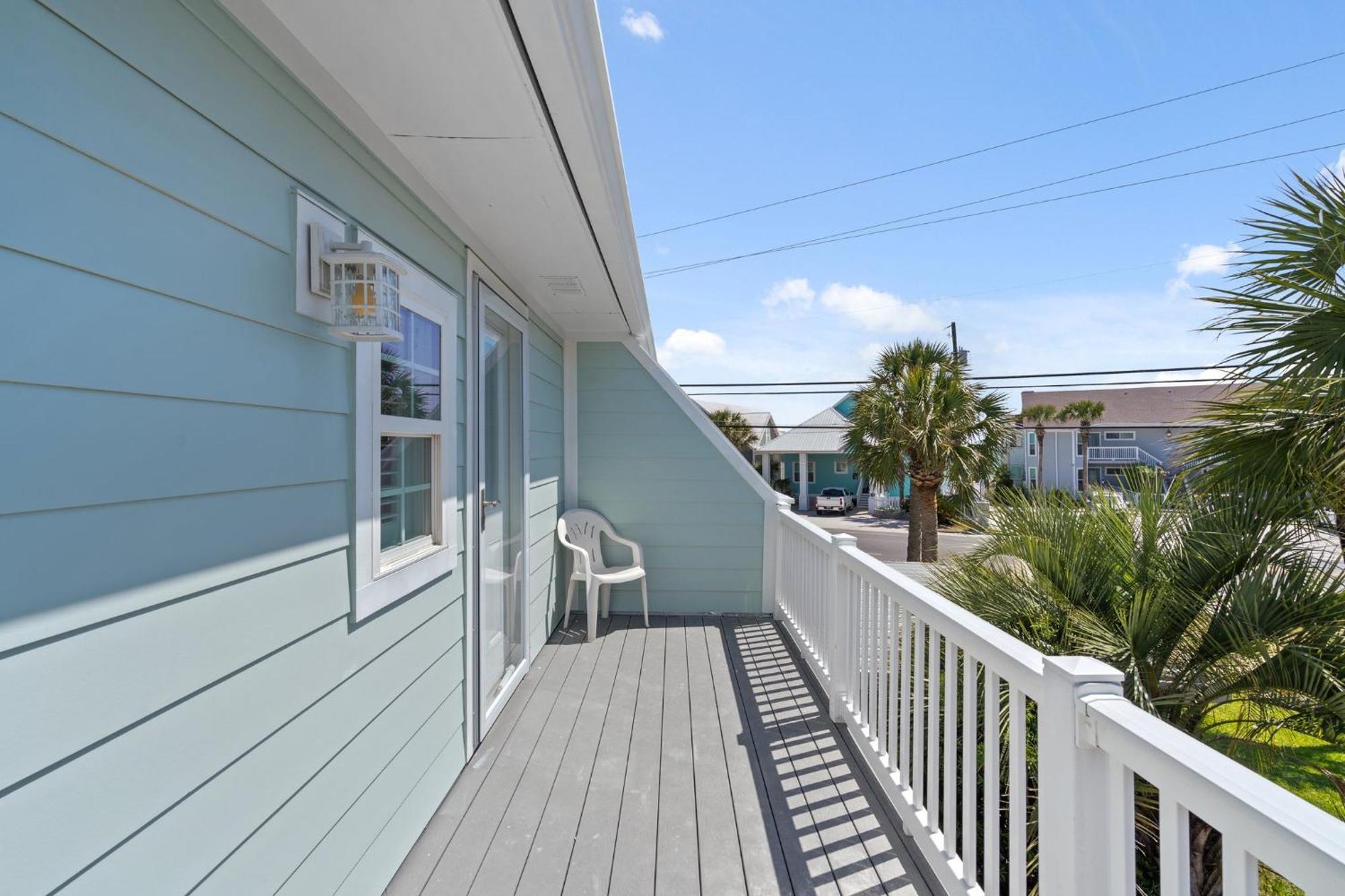140 Feet To White Sandy Beaches! Newly Renovated! Pool! Grill! *