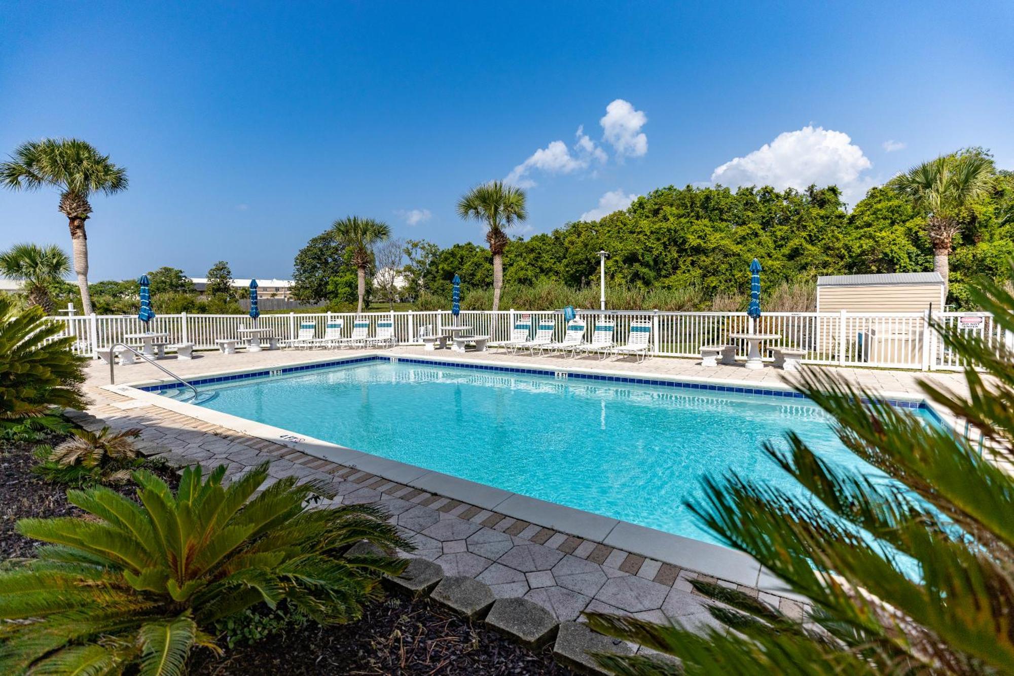 Holiday home 140 Feet To White Sandy Beaches! Newly Renovated! Pool! Grill! *